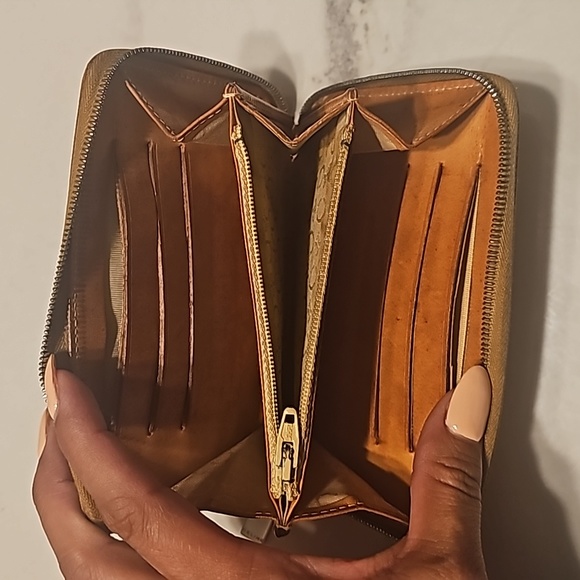 A prestine Celine wallet! - Picture 3 of 3